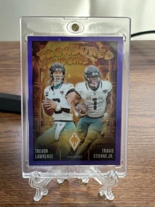 2024 Phoenix Treasured Tandem Trevor Lawrence/Travis Etienne Jr #TT-JAX viola - Foto 1 di 2