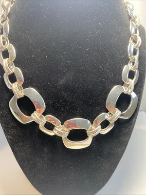 Firmado Alfani. Collar de cadena de eslabones tono plata, longitud 15 pulgadas. Foto 1 de 4