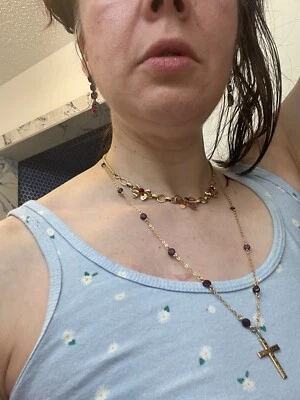 cadena de oro con granates y y cruz de oro arcos rellenos de oro con rubíes collar Foto 1 de 4