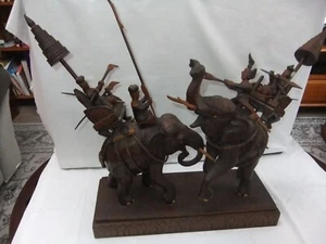 Rare Antique Thai Wooden Sculpture of Joust Elephants Battle 34 x 55 x 13 cm - Foto 1 di 23