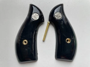 New Grip For S&W J, BODYGUARD, ROUND BUTT GRIPS BLACK RESIN Handle grips - Picture 1 of 8