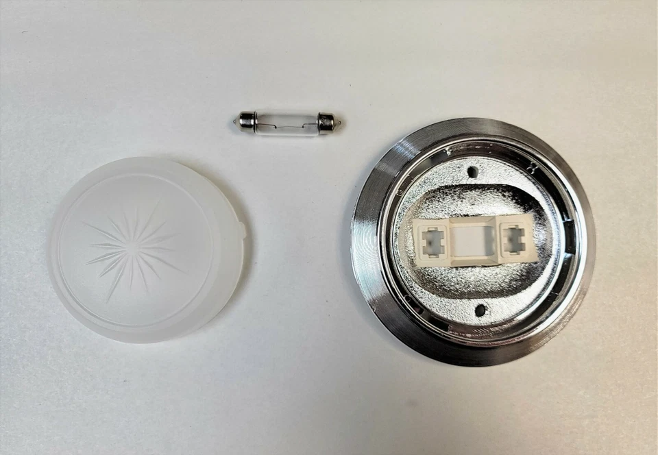 NUEVO 1969-1979 Oldsmobile Interior Base de Lámpara Domo Trasero, Lente y Bombilla Foto 1 de 1