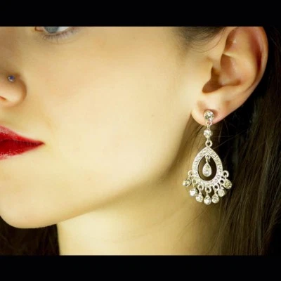 Araña de plata con diamantes de imitación con mini piedras colgantes pendientes de novia  Foto 1 de 4