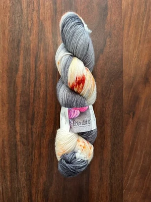 Hilo teñido a mano Lolo Did It (calcetín de felpa, peso de los dedos) en color: Harley Foto 1 de 2