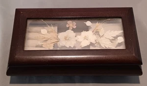 Vintage Bombay Company Spieluhr Schmuckkästchen spielt das Thema Love Story  - Bild 1 von 4