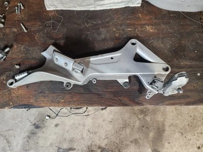 2003-2010 Honda St1300 Driver pé direito peg drive e painel de estrutura de carroceria de passageiro - Imagem 1 de 2