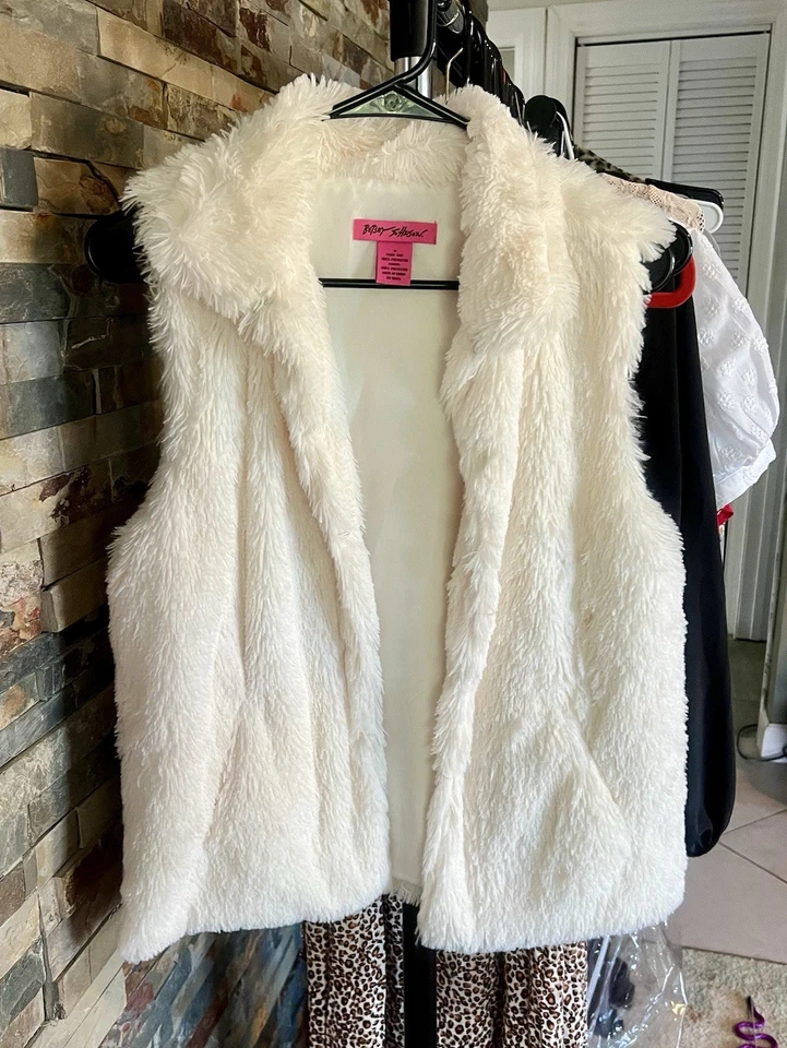 Betsey Johnson Womens White Faux Fur Sleeveless Fuzzy Open Front Vest Size M Y2K - Image 1 of 3