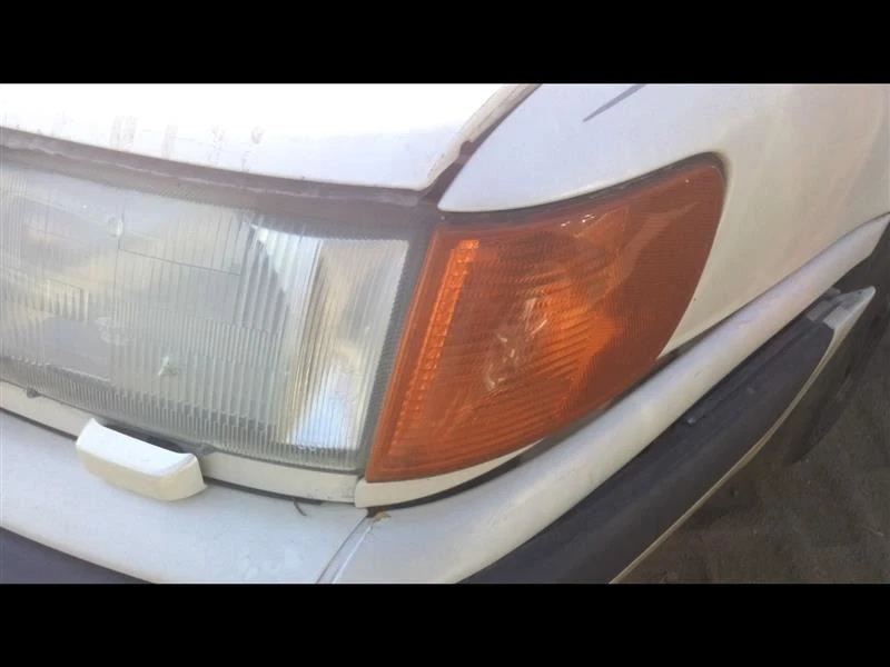 Luz de estacionamiento/esquina del conductor luz de estacionamiento señal de giro compatible con 92-94 AUDI 100 19478358 Foto 1 de 4