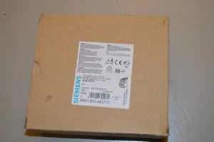 NIB Siemens P/N 3RV1331-4EC10 3 Pole Circuit Breaker, 32 Amp Frame Size S2, 690V - Imagen 1 de 5