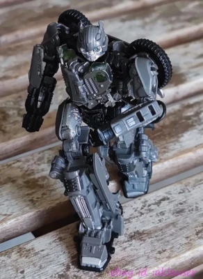 Perfect Takara Tomy Studio Series SS-77 N.E.S.T.  Bumblebee Action Figure Toy - Image 1 of 4