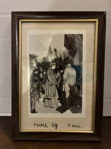 John Wayne der Schütze 5 x 7 gerahmt HINTER DEN KULISSEN Candid Foto Bacall - Bild 1 von 4