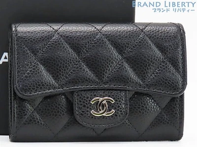 Estuche para tarjetas CHANEL Matelasse marca de coco caviar negro plateado granulado piel de becerro A80799 Foto 1 de 4