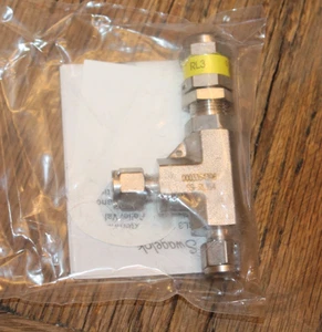 New Stainless Steel  Relief Valve, 1/4" Swagelok SS-RL3S4 - Picture 1 of 2