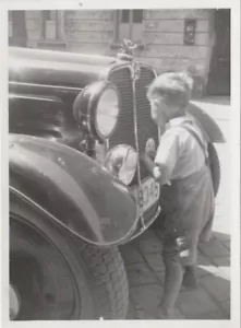 Vintage Foto Junge mit Auto Oldtimer PKW Car - Bild 1 von 2