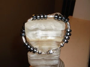 (UNISEX) PULSERA DE CUENTAS DE PLATA TIBETANA/HEMATITA NEGRA 8 1/2" HECHA A MANO - Imagen 1 de 11