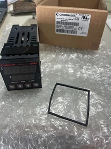 Chromalox 6040T00001 1/16 DIN TEMPERATURE CONTROLLER  - Picture 1 of 4