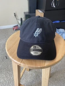 San Antonio Spurs Mütze New Era 29 Twenty NBA Stretch Large Cap Neu mit Etikett schwarz silber - Bild 1 von 7