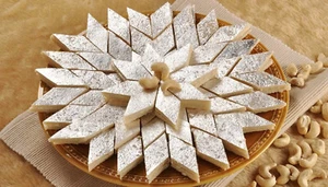 Kaju Katli Cashew Barfi Kaju Katari India Dessert 500g Veg Handmade Vegan Sweet - Picture 1 of 3