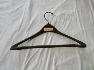 Percha de colección para tienda de ropa de caballero Levi's - Imagen 1 de 5