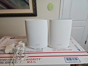 Netgear Orbi RBR50v2 Router + RBS50v2 Satelita Trójpasmowa siatka WiFi - Zdjęcie 1 z 16