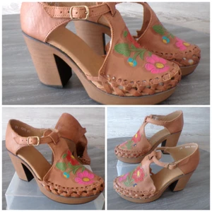 Huaraches pelle punta chiusa plateau tacco a blocco floreale taglia 24 = 7,5 boho nuovo - Foto 1 di 14