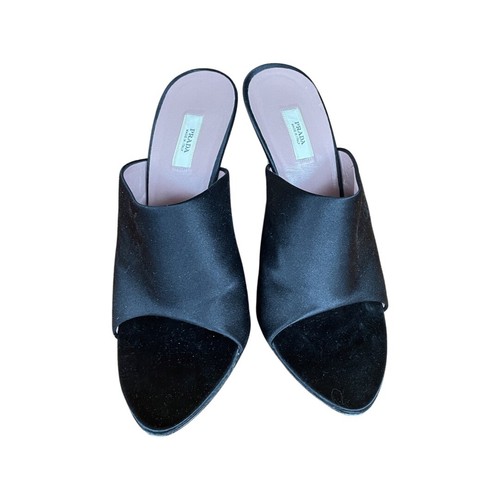 Mulo di raso nero Prada punta aperta punta aperta con tacco trasparente taglia 37