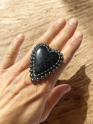 Anillo Grueso Corazón Howlita Piedra Distintivo - Anillo Ajustable Audaz Y2K Moda Foto 1 de 4