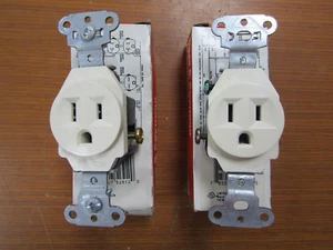 ๐ฅ2) NEW PASS & SEYMOUR 15 AMP LIGHT ALMOND SINGLE RECEPTACLE 125 VAC 5251-LA - Picture 1 of 5