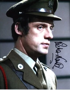 Doctor Who Autograph: RICHARD FRANKLIN (Invasion of the Dinosaurs) Signed Photo - Picture 1 of 1