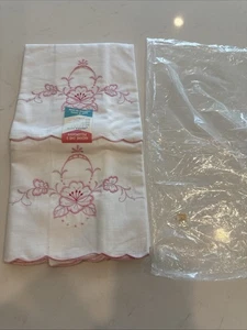 VTG Pair 2 White Pillowcase Pink Flowers Embroidery Floral Cotton Covers Cases - Picture 1 of 7
