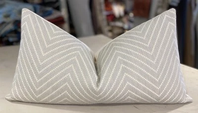 ALMOHADA ACOLCHADA PERSONALIZADA JACQUARD ONE LEE JOFA KELLY WEARSTLER DOVE "FUJI MODERN" Foto 1 de 2