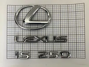 Lexus IS250 2006-2009 emblema maletero trasero logotipo juego completo IS 250 FABRICANTE DE EQUIPOS ORIGINALES - Imagen 1 de 2