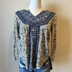 Women’s Lucky Brand Blouse White Blue Floral V-Neck Long Sleeve XS - Picture 1 of 5