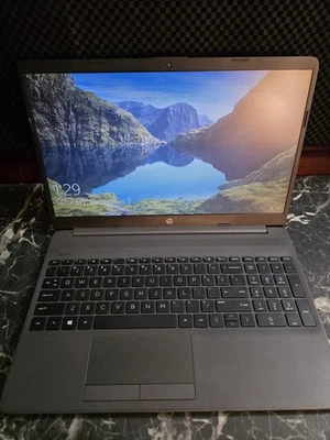 Portátil HP 255 G8 15,6"   Foto 1 de 4