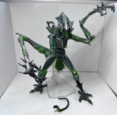 NECA Aliens Series 7" Mantis Alien Figure With Stand Cover