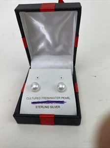 925 Sterling Silver Cultured Freshwater Pearl Stud Earrings - Picture 1 of 3