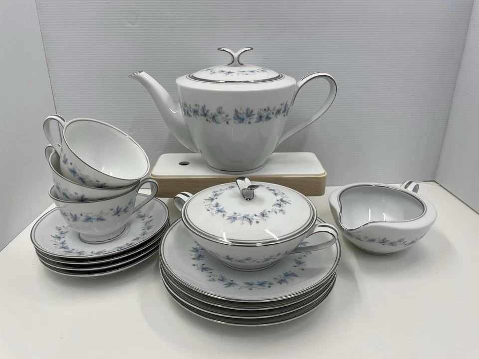 VTG Noritake Concord  Tea set Teapot, milk jug sugar bowl and 4 trios  Japan - image 1 of 4