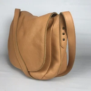 LEVIS Messenger Bag Tan Pebbled Leather Unisex Mens/Womens Large Flap Shoulder - Picture 1 of 13