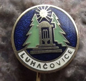Antique Luhatschowitz Luhacovice Town Natural Spring Water Fountain Pin Badge - Picture 1 of 3