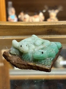 Zuni Fetisch Vintage 1967 Zwei Eidechsen Geckos grüner Stein signiert vom Künstler RKB d6 - Bild 1 von 5