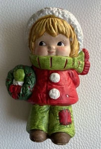 Estatuilla vintage de tiza con corona de niño pequeño de Navidad, Grannycore - Imagen 1 de 8