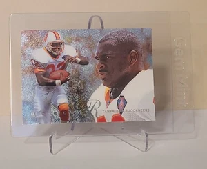 ERRICT RHETT - 1995 FLAIR REVIEW - MINT - Picture 1 of 2