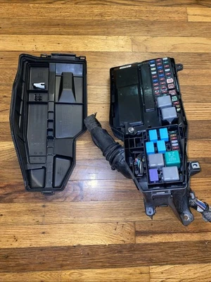 2007-2017 Lexus LS460 Engine Fuse Relay Box Compartment Module Assembly OEM - Image 1 of 4