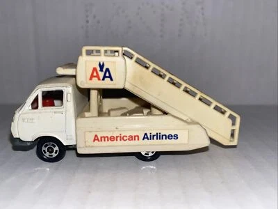 Coche escalera Tomica Toyota Hiace - American Airlines suelto como nuevo C-21 Foto 1 de 4