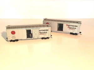 Athearn Southern Pacific Overnights boxcars X 2.  Good cond. HO Scale. 2 rail DC - Picture 1 of 12