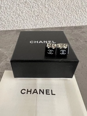 Pendientes CHANEL Acrílico Negro Acentos Cristal Usados Foto 1 de 4