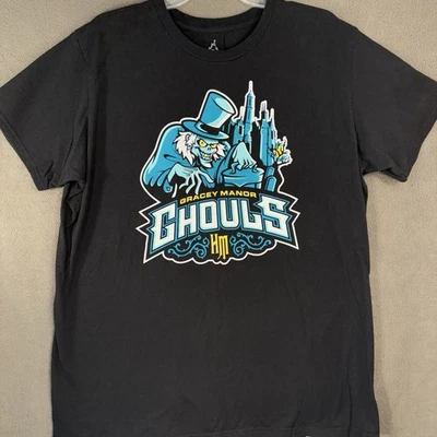Camiseta Disney Gracey Manor Ghouls unissex GG preta manga curta mansão assombrada - Imagem 1 de 4