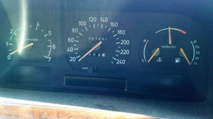 SAAB 9000 Aero Bj:1992-98 Tacho mit Turboanzaige APC. Speedometer.Nr: 4439568 - Bild 1 von 2