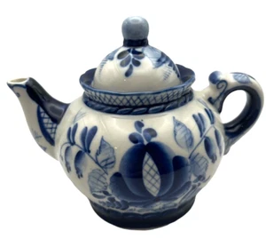 Gzhel Porcelain Teapot. Russian Fine China Tea Pot Blue & White Pottery - Picture 1 of 9