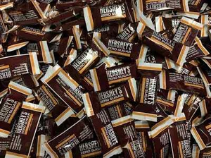 HERSHEY's Sugar Free Milk Chocolate Caramel, Bulk Candy Miniatures (2 Pounds) - Picture 1 of 4